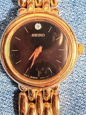 Vintage Women’s Seiko Gold and Black Dial Dress Watch